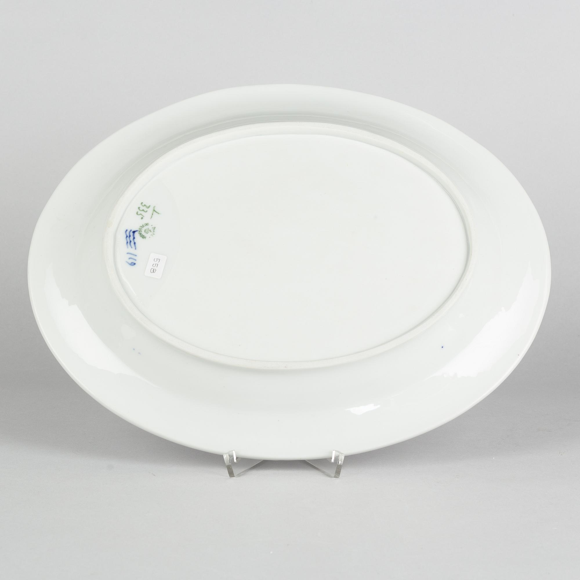 A 'Blue Fluted Plain' porcelain serving dish, Royal Copenhagen, model 335, 1898-1923.