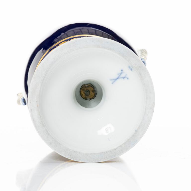 Urna, porslin, Meissen, omkring år 1900.