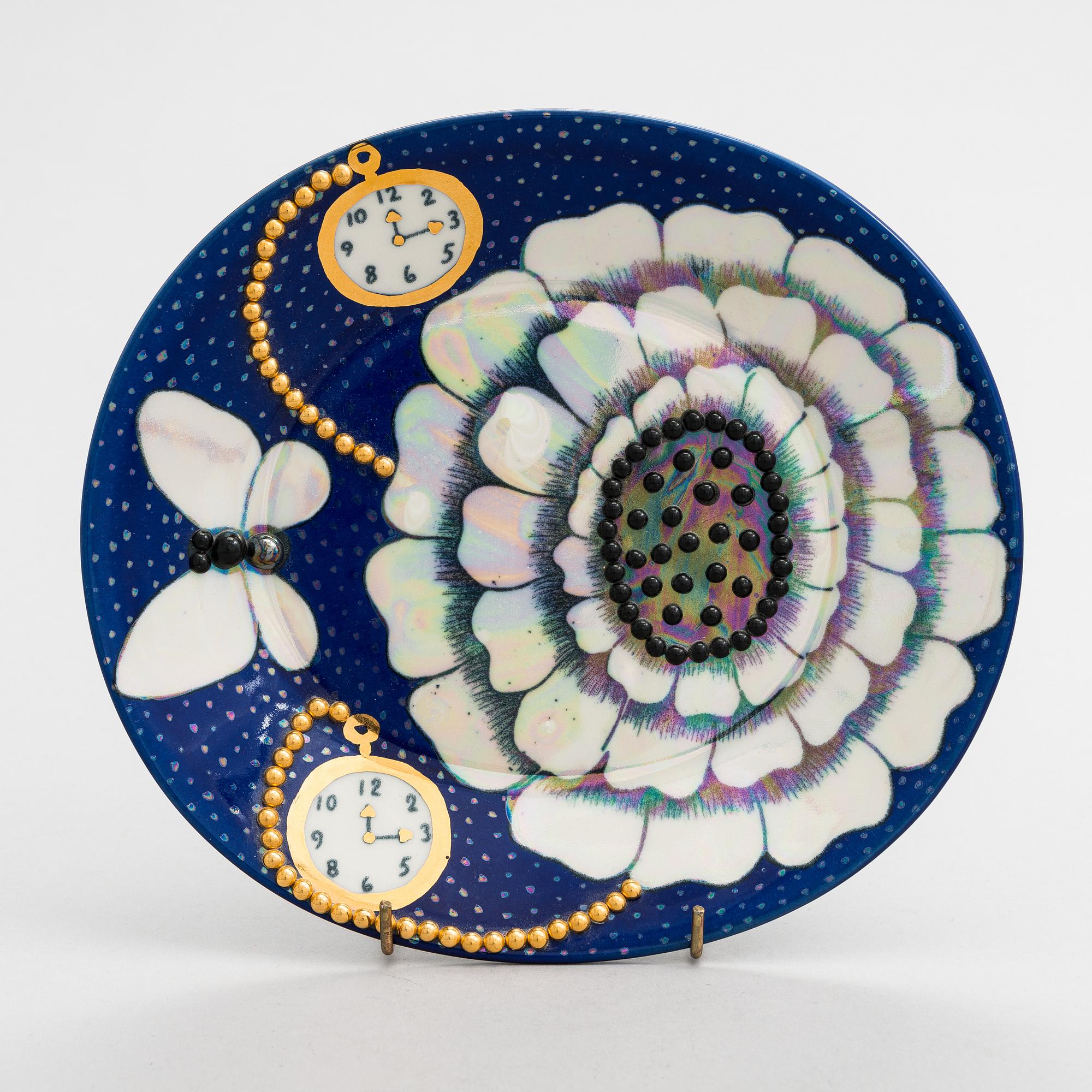 Birger Kaipiainen, A ceramic dish signed Birger Kaipiainen, Arabia, Finland.