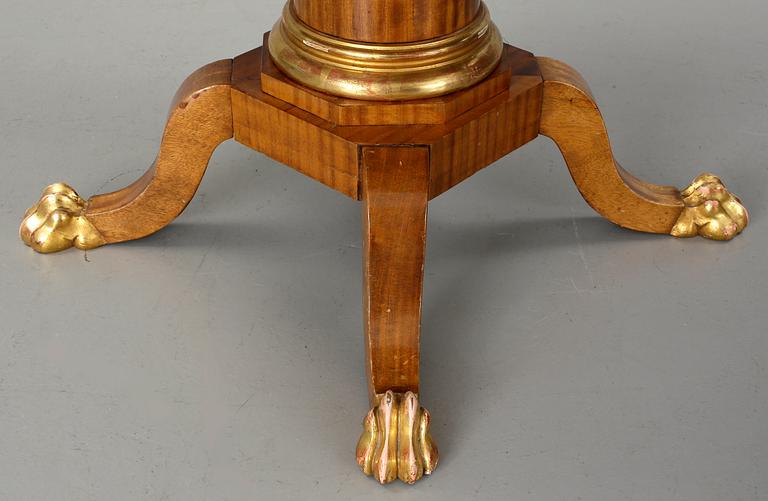 BORD. Empirestil, 1900-talets början.