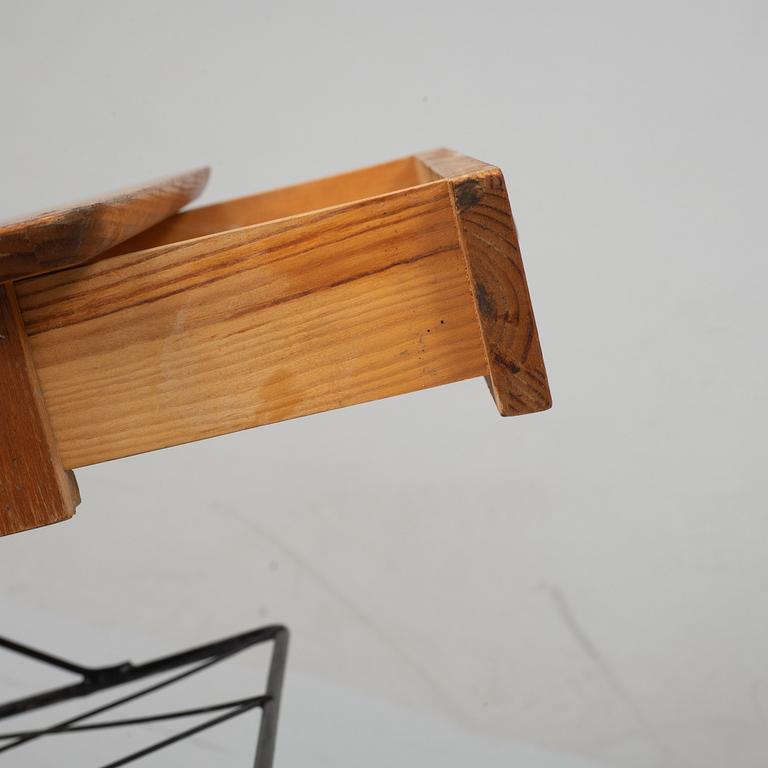 A pair of teak bedside tables, 1950's.