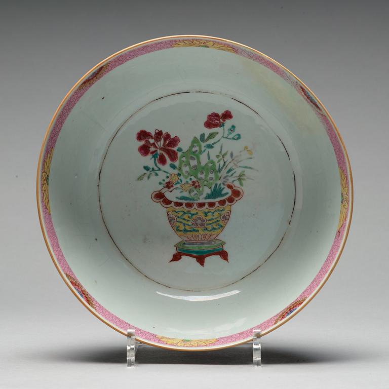 A famille rose punch bowl, Qing dynasty, Qianlong (1736-95).