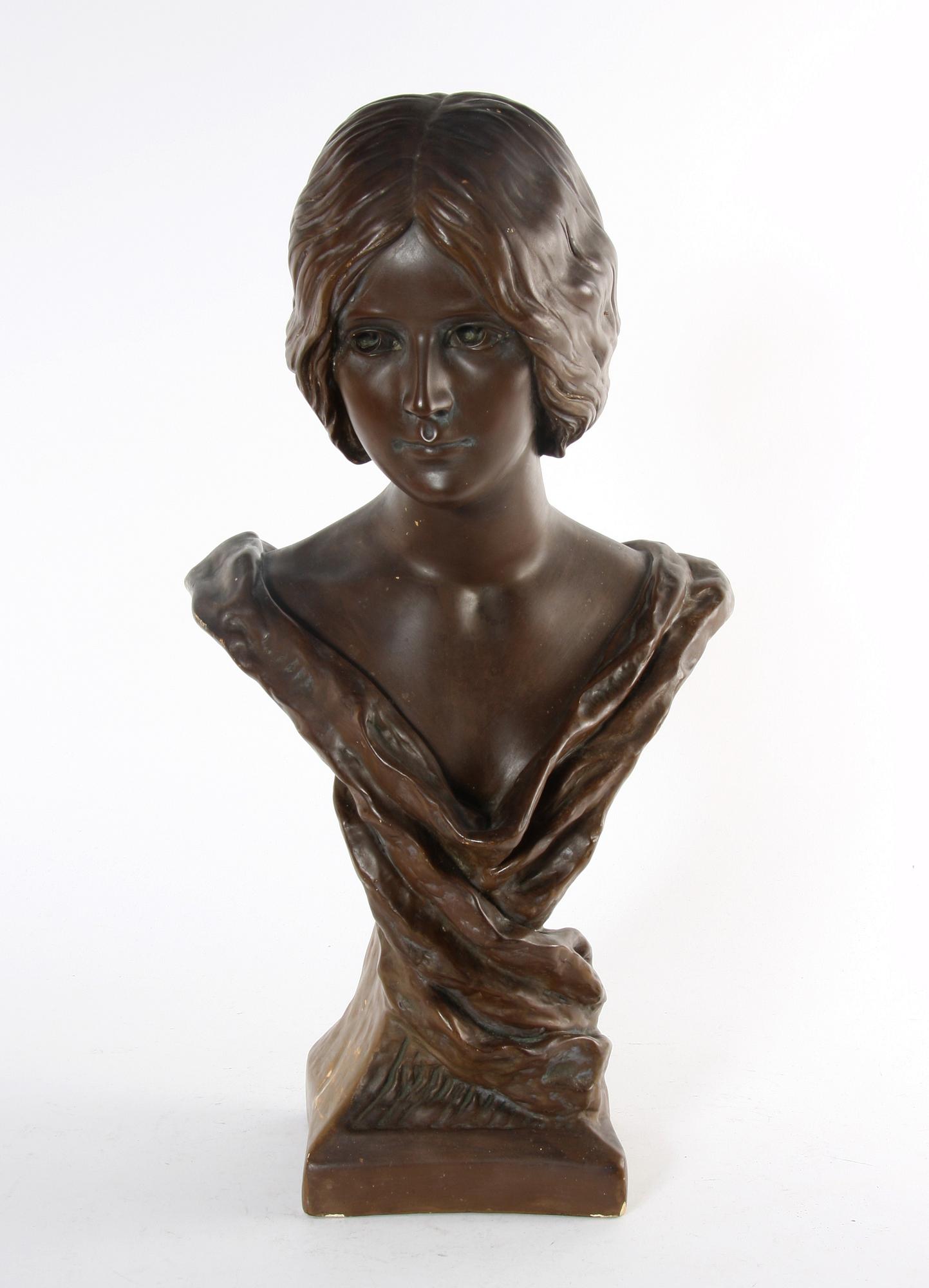 PORTRÄTTBYST, konstmassa, sign Carl Budde-Land.