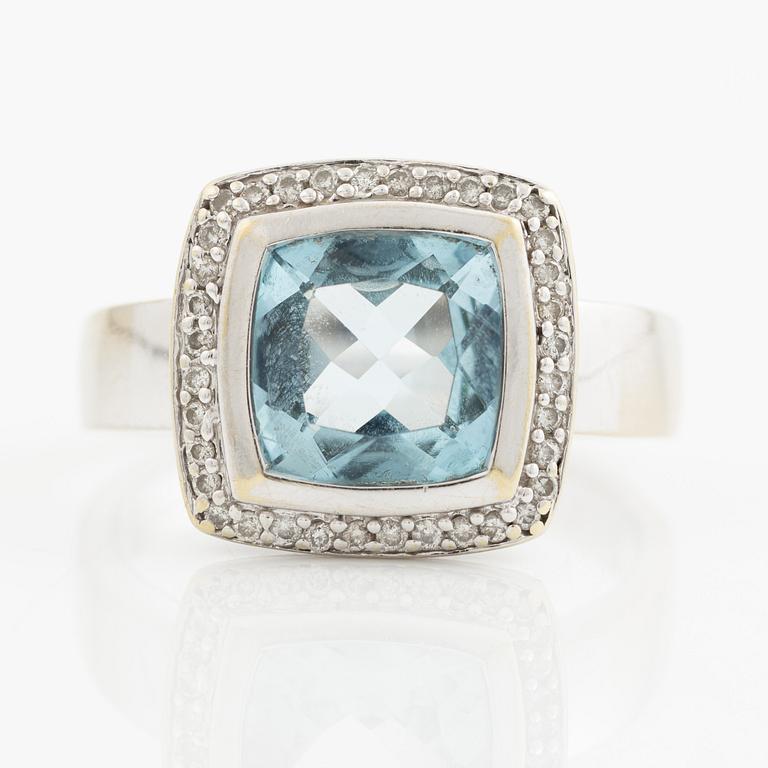 Ring 18K vitguld med en fasettslipad topas och runda briljantslipade diamanter.