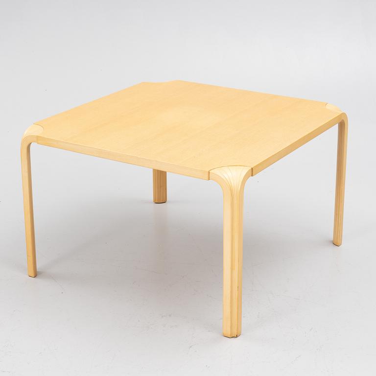Alvar Aalto, soffbord, modell MX800B, Artek Finland.