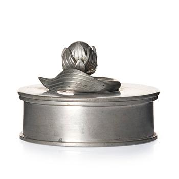 148. Firma Svenskt Tenn, a lidded pewter box model "32", Stockholm 1930.