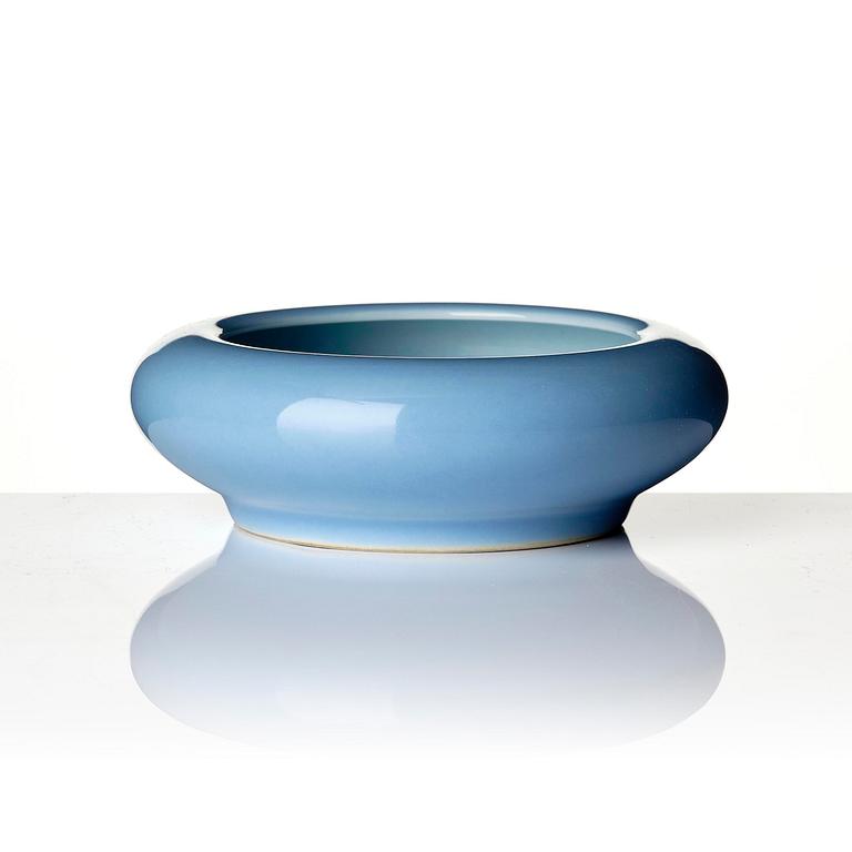 A claire de lune and a underglaze red brush washer, late Qing dynasty with Guangxu mark and early 20th century.