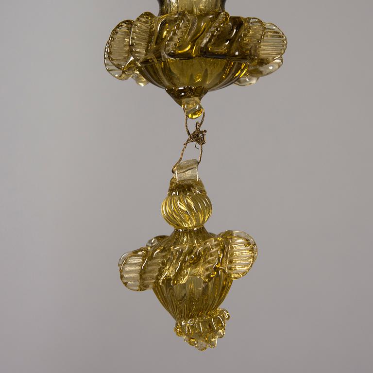 TAKKRONA, Murano, 1900-talets mitt. Höjd ca 70 cm.