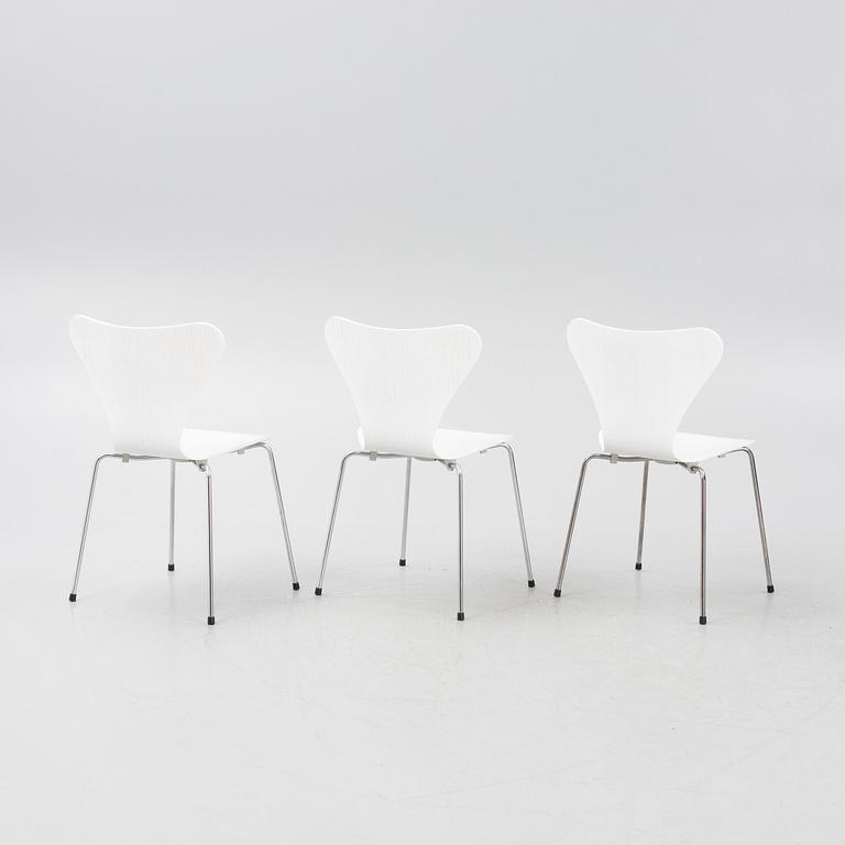 Arne Jacobsen, stolar, 8 st, "Sjuan", Fritz Hansen, Danmark, 2015.