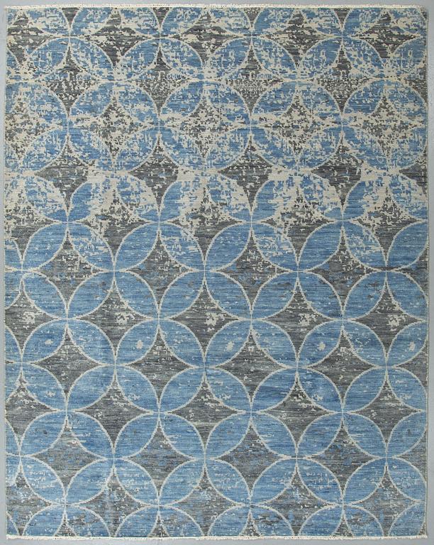 A carpet, oriental, ca 305 x 246 cm.