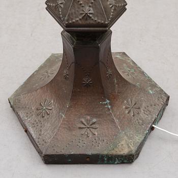 GOLVLAMPA, 1900-talets första hälft.