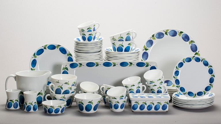 SERVIS, ca 46 delar, "Prunus", Stig Lindberg, 1900-talets andra hälft, benporslin med tryckt dekor.