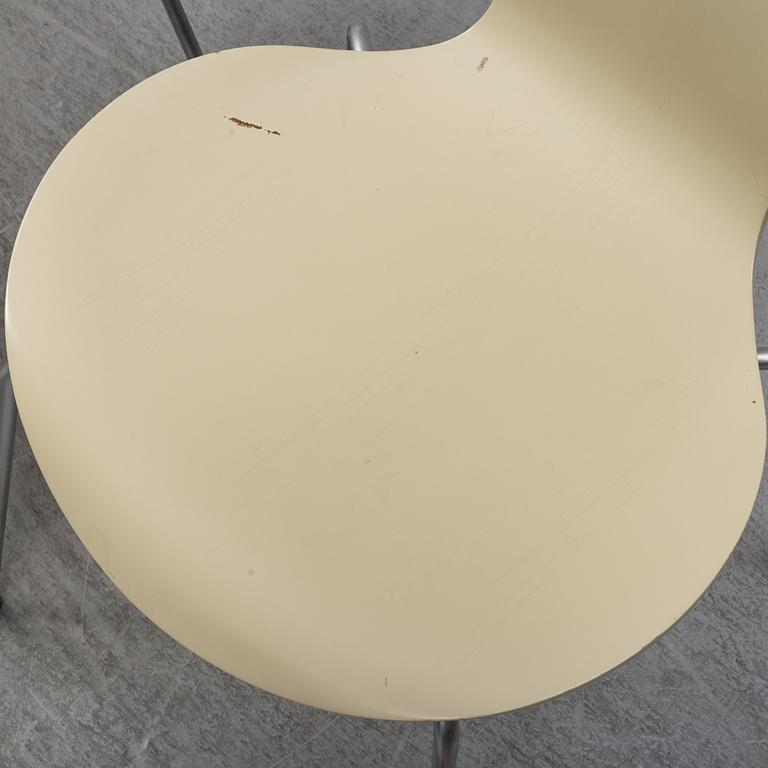 Eight 'Serie 7' chairs by Aerne Jacobsen for Fritz Hansen. Dated 2002.