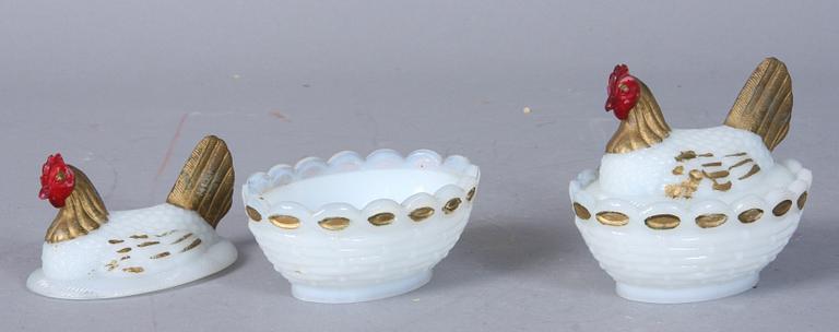 ÄGGHÖNOR, 2 st, glas, 1900-talets första hälft.