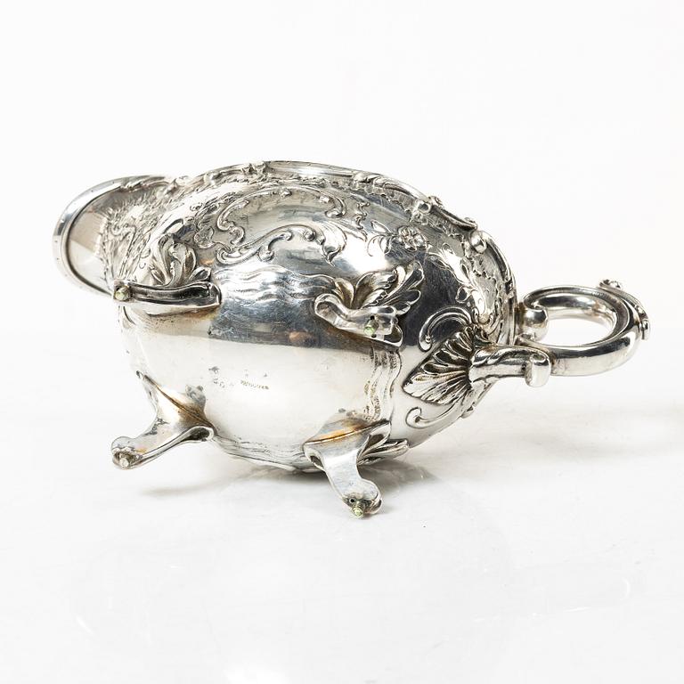 J.H Werner, sauce boat on tray, silver, Rococo style, Germany early 20th century.