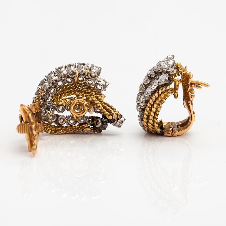 Van Cleef & Arpels, a pair of 18K gold earrings with ca. 4.50 ct of diamonds. France, 1960s-70s.