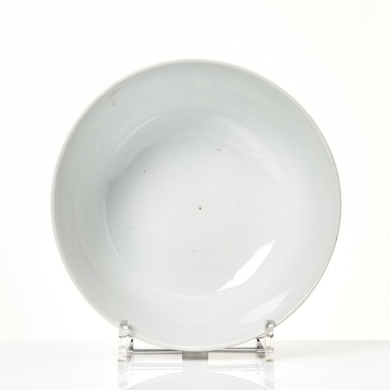 A phoenix bowl, late Qing dynasty with Guangxus six character mark (1875-1908).