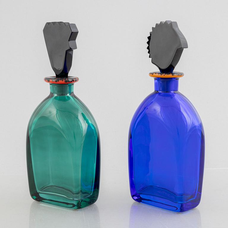 Erika Lagerbielke, a pair of decanters, Orrefors Gallery, 1988.