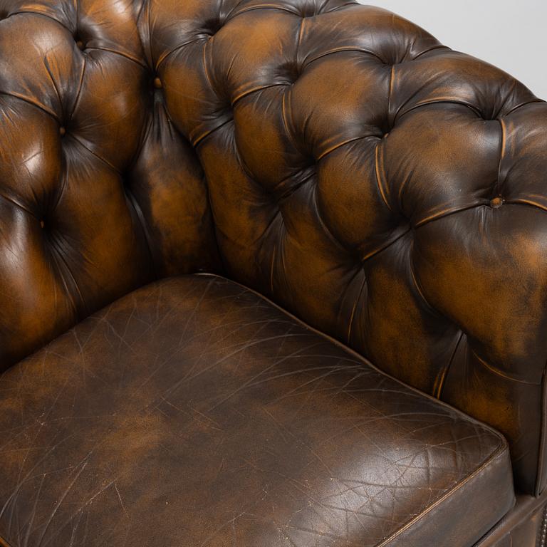 A leather upholstered Chesterfield sofa, England, second part of the 20th Century.