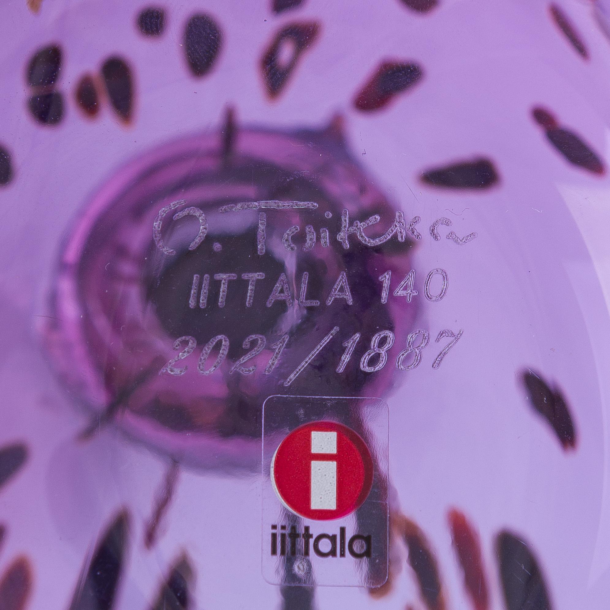 Oiva Toikka, glasfågel, "Amethyst bird", signerad och numrerad O. Toikka Iittala 140 2021/1887.