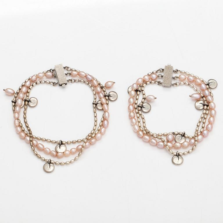 Kirsti Doukas, a necklace, pair of earrings and two bracelets, 'Vanamo', sterling silver, and cultured pearls.