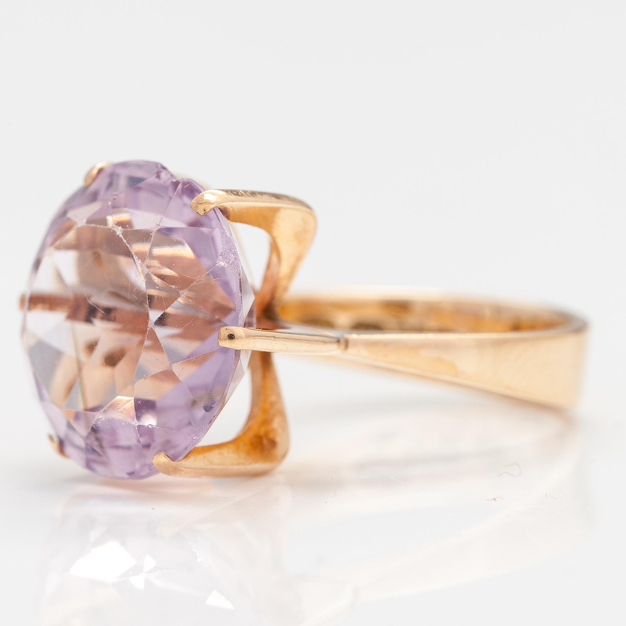 A 14K gold ring with an amethyst. Westerback, Helsinki 1968.