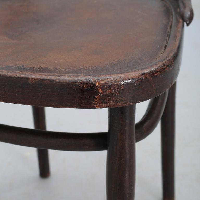 STOLAR, ett par snarlika, Thonet, 1900-talets första kvartal.