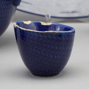 HERTHA BENGTSSON, servis, 21 delar, porslin, "Blå eld". Rörstrand.