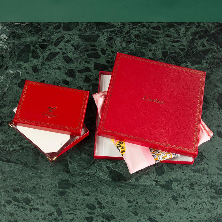 A scarf and a block, CARTIER.