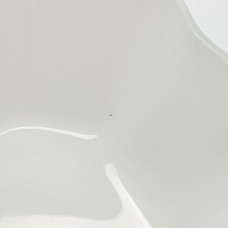 Alvar Aalto, 1 osa lasiveistoksesta, ”Aallon-kukka” 9767C, signeerattu Alvar Aalto Karhula.