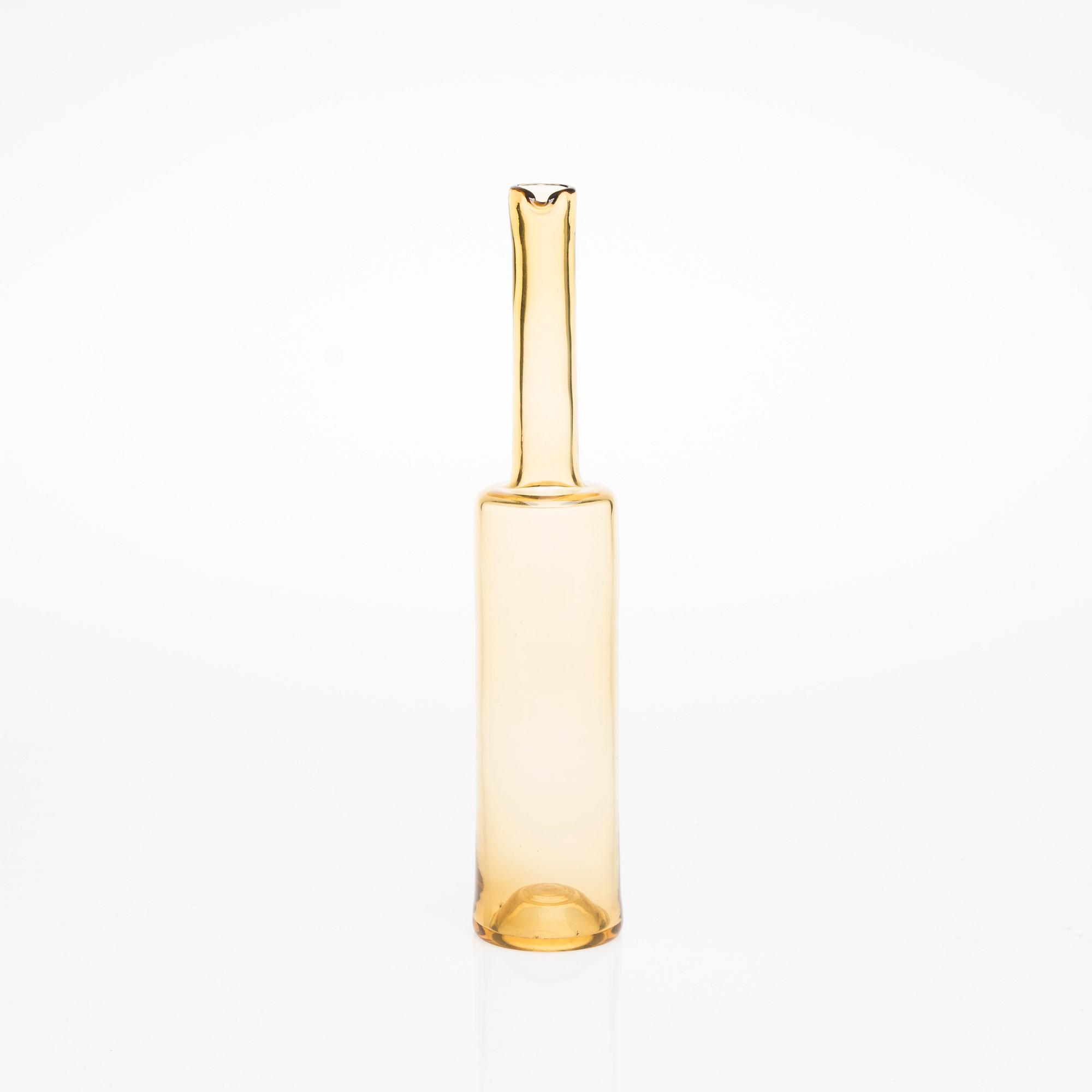 FLASKA, glas, signerad Nanny Still Riihimäen Lasi Oy. Modellen formgiven 1959.