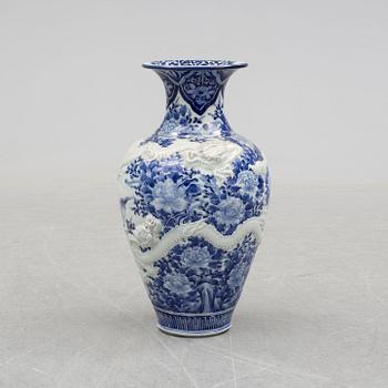 A large blue and white porcelain vase, Japan, Meiji (1868-1912).