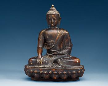 A large bronze figure of Buddha, presumably late Qing dynasty.
