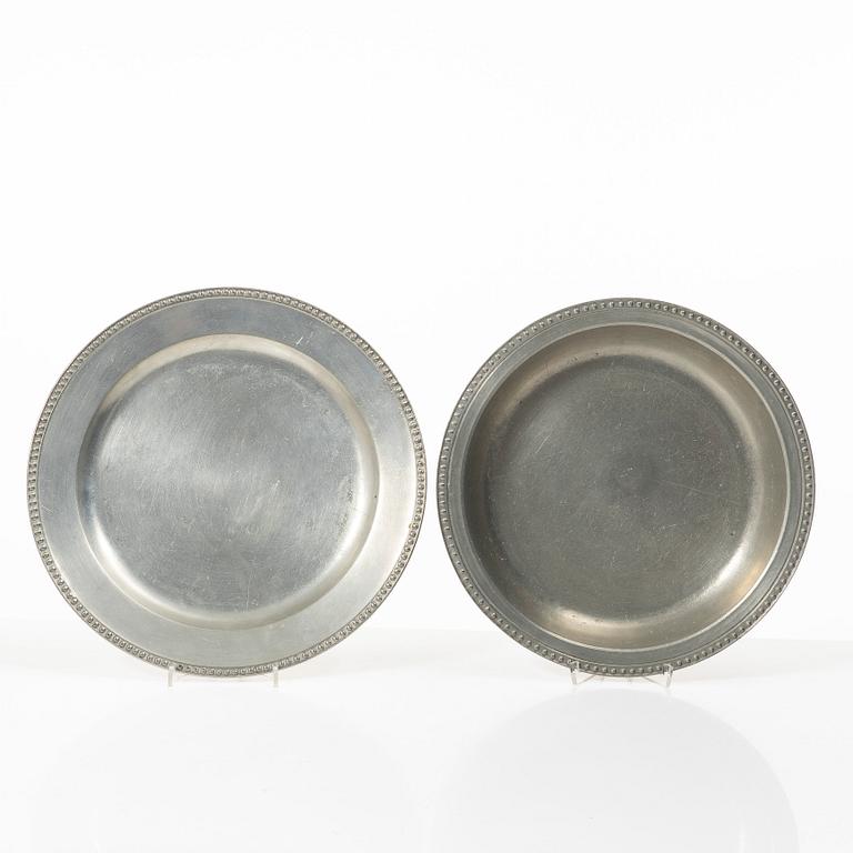 Plates and bowl, by Hans Viksten Örebro and possibly Gustav Wilhelm Lindberg Örebro.