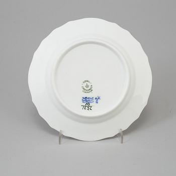 ROYAL COPENHAGEN, a 28 piece "Blå blomst" porcelain coffee service, Denmark.