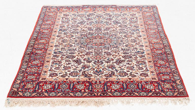 A semi-antique Isfahan (Haj Agha Reza) Seirafian rug, signed, c. 170 x 105 cm.