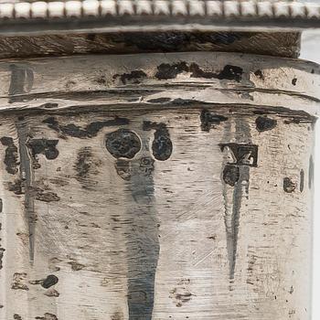 Pehr och Adolf Zethelius, kandelabrar, ett par, silver, Stockholm 1797 och 1824. Empire.