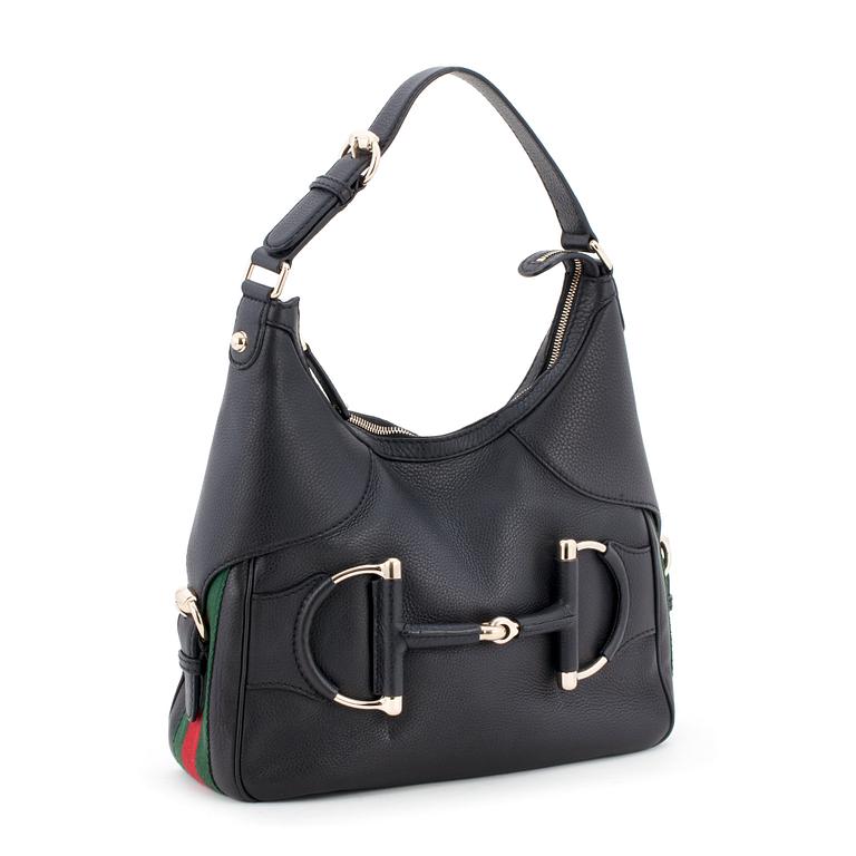 GUCCI, a black leather shoulderbag.