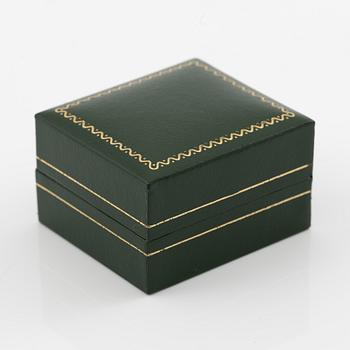 Ole Lynggaard ring 18K white gold with a cabochon-cut aquamarine and a round brilliant-cut diamond.