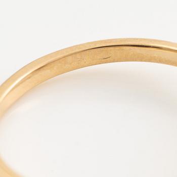 Ring in 14K gold with a green sapphire and brilliant-cut diamonds.