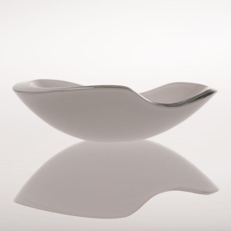 A GLASS BOWL "Munankuori", signed Gunnel Nyman Iittala -56.
