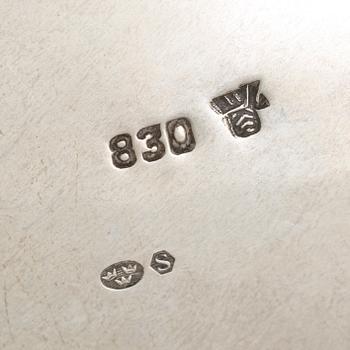 KAFFESERVIS, 3 delar, rokokostil, omkring 1900-talets mitt. Vikt 1 570 g.