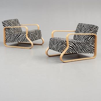 A pair of Alvar Aalto 'Padded Paimio' easy chairs, Artek, Finland.