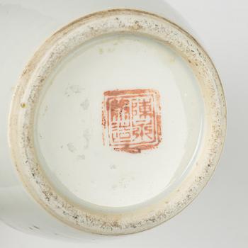 Vas, porslin, Kina, 1800-tal.