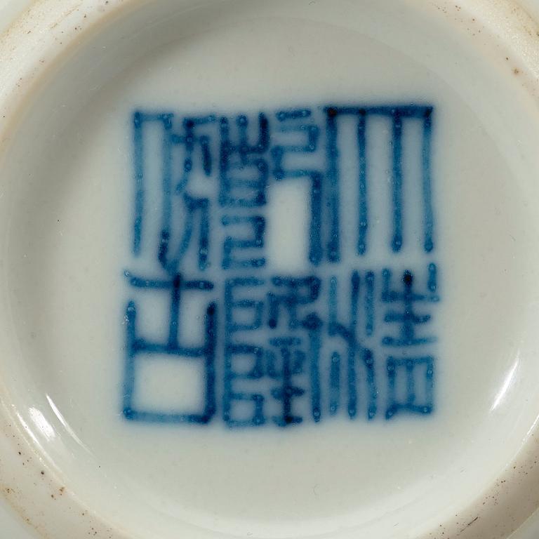 A pair of "chicken" cups, late Qingdynasty. Whit Qianlong seal mark.