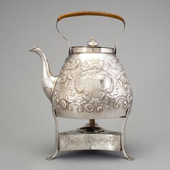 An English 18th century silver water pot and heater, mark of Charles Wright, London 1781. George III.