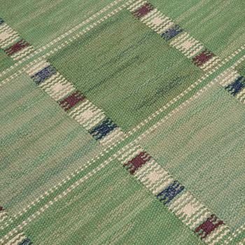 CARPET. "Falurutan Grön, Folksam". Flat weave. 301 x 186 cm. Signed AB MMF BN.