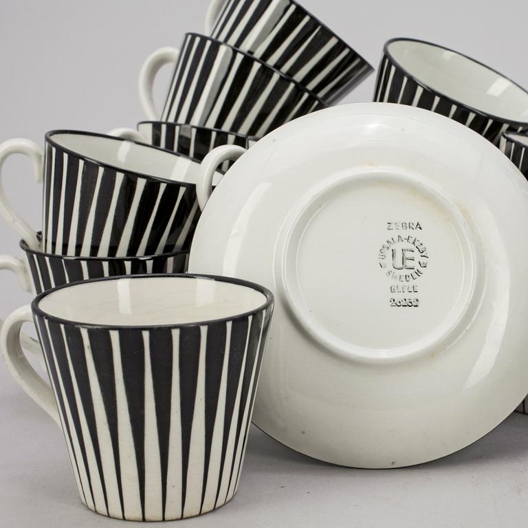 KAFFEKOPPAR med FAT, 14 st, flintgods, "Zebra", Eugen Trost, Upsala-Ekeby Gefle, omkring 1900-talets mitt.