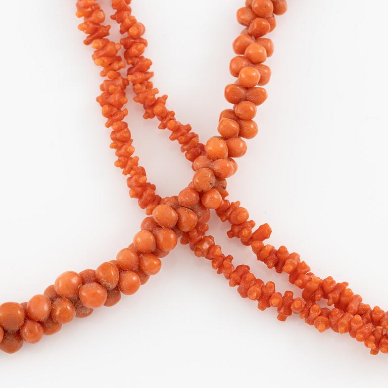 Necklace, two pieces with coral.