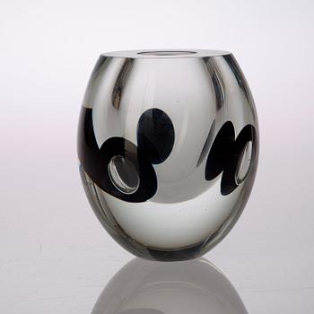 Av Timo Sarpaneva 'Claritas' glass vase, Iittala, Finland 1986.